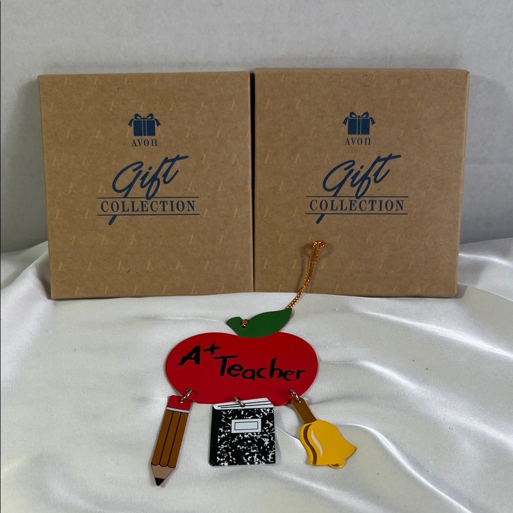 (2) Vintage Avon Red Apple Teacher Appreciation Ornament Set of‎ 2